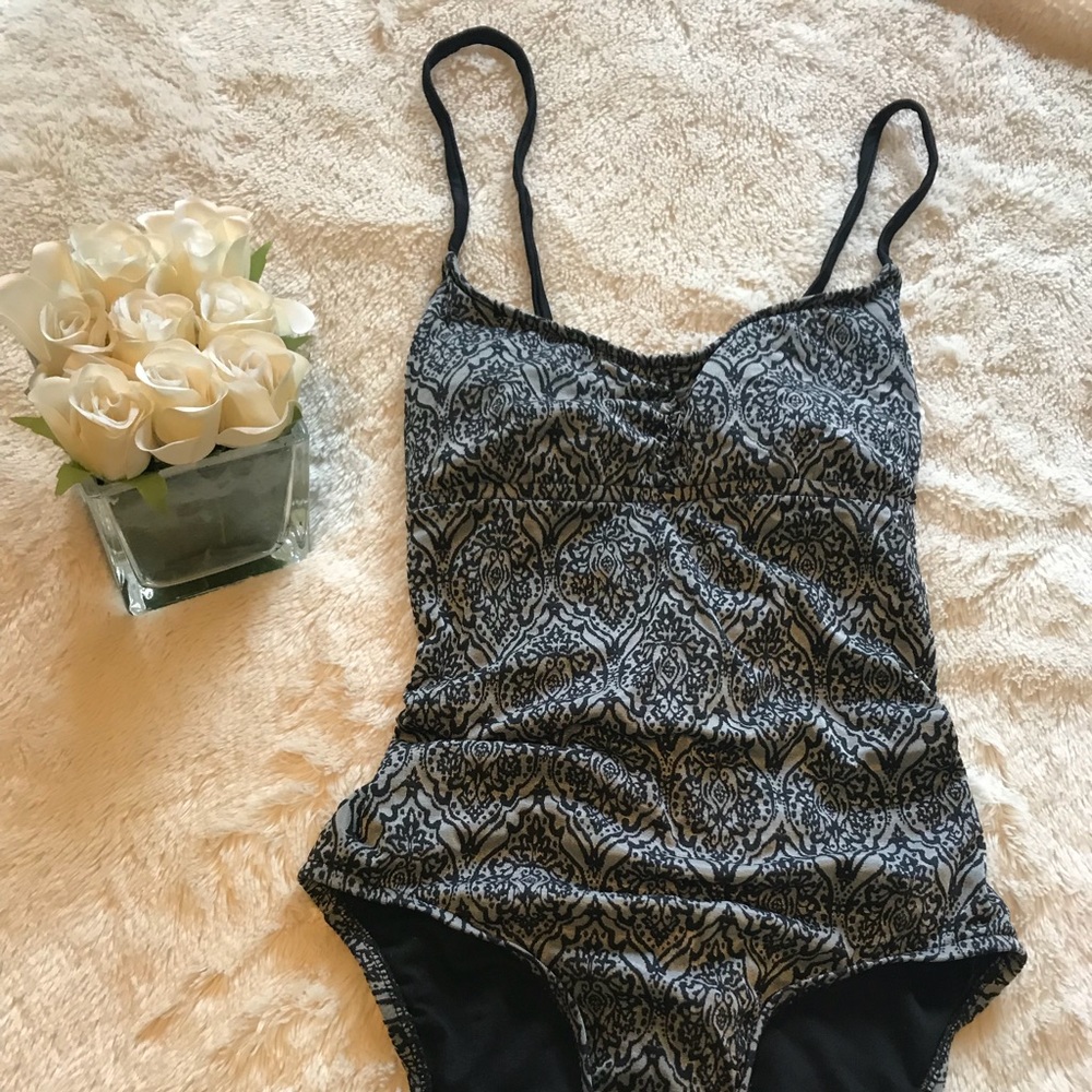 Wossimo Swimsuit Size M